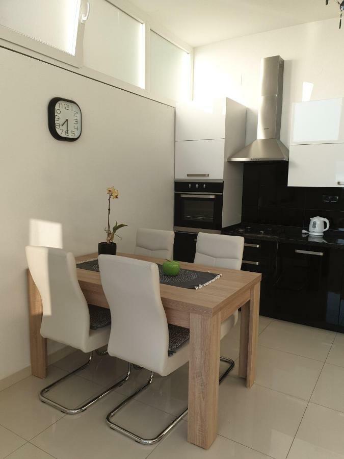 Ml Apartman Senj  Buitenkant foto